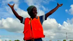 Pauline Mwaka, umugore yarengeye 'ibintazi', aba umurovyi.