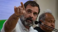 ராகுல்காந்தி திங்களன்று நாடாளுமன்றம் செல்லலாமா?
