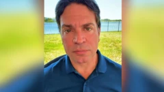 Alexandre Ramagem em vídeo postado no X agradece governo Trump por ter sido solto após detenção pelo ICE