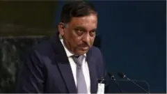 স্বরাষ্ট্রমন্ত্রী আসাদুজ্জামান খান