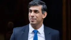 دولت ریشی سوناک، نخست وزیر بریتانیا، چهارشنبه پیش پیش‌نویس لایحه‌ای جدید و «اضطراری» برای فرستادن پناهجویان به روآندا را منتشر کرد