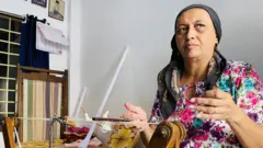 મહિલા
