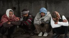 भारतीय मौसम विभाग ने अनुमान जताया है कि अगले 48 घंटे में भारत के उत्तर-पूर्वी इलाक़ों के तापमान में कोई ख़ास बदलाव देखने को नहीं मिलेगा.