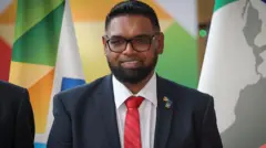 O governo da Guiana, liderado pelo presidente Irfaan Ali, não pode dispor livremente dos recursos gerados pelo boom do petróleo