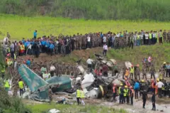 কাঠমান্ডুতে বিধ্বস্ত বিমানের ধ্বংসাবশেষ