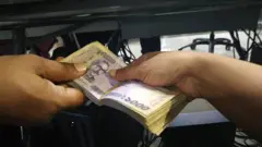টাকা লেনদেন, দুর্নীতি