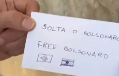 Bilhete em que se lê: Solta o Bolsonaro