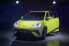 Carro BYD Dolphin Surf