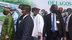 Buhari, Rotimi Amaechi ati awọn eeyan mii lasiko ifilọlẹ naa