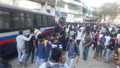 आंदोलक विद्यार्थी