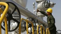 در سال‌های گذشته عراق بخشی از نیازهای خود به انرژی را با واردات گاز طبیعی و برق از ایران تامین کرده است. 