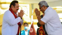 අගමැති මහින්ද ජනපති ගෝඨාභය ඉදිරියේ දිවුරුම් දුන් අවස්ථාව