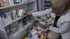 Sejumlah obat sirup ditarik dari peredaran setelah kemunculan ratusan kasus gangguan ginjal akut.