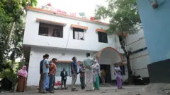 কোম্পানিগঞ্জ উপজেলার এ বাড়ীতে হামলা হয়েছে 