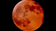 mwezi mkubwa mwekundu