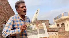 உளவாளி என தன்னை டேனியல் கூறிக் கொள்கிறார்