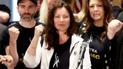 নজিরবিহীন ধর্মঘটে হলিউড শিল্পীরা