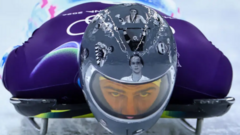 Украинского скелетониста дисквалифицировали за «шлем памяти» с фото погибших на войне спортсменов