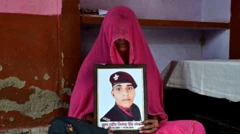 अग्निवीर जितेंद्र सिंहच्या फोटोसह त्यांची आई