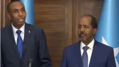 የሶማሊያው ፕሬዚዳንት ሐሰን ሼክ መሃመድና አዲሱ ጠቅላይ ሚኒስትር ሐምዛ አብዲ 
