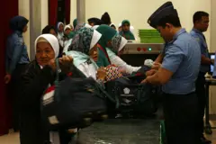 Ilustrasi pemeriksaan bagasi penumpang