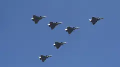 Parade pesawat tempur milik Angkatan Udara India di New Delhi, Januari 2025. 