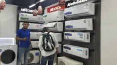 তীব্র গরমে স্বস্তি পেতে অনেকে এসি কিনছেন।