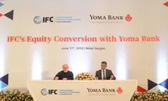 ရင်းနှီးမြှုပ်နှံဖို့  IFC က ရိုးမဘဏ်မှာ လက်မှတ်ထိုးချိန်က 