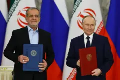 Masoud Pezeshkian e Vladimir Putin
