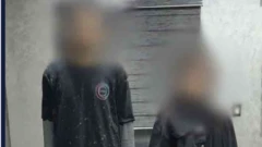 الشاب والفتاة بعد إلقاء القبض عليهما