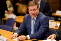 wasiirka arrimaha dibadda, ganacsiga iyo horumarinta Ville Tavio