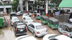 গ্যাস সংকটের কারণে সিএনজি স্টেশনগুলোর সামনে কদিন ধরেই যানবাহনের লম্বা লাইন দেখা যাচ্ছে 
