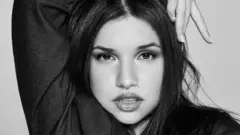 Luna Sofia Miranda em foto em preto e branco