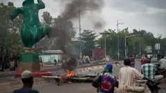 Une délégation de cinq chefs d'Etat de la CEDEAO se rend ce jeudi à Bamako pour tenter de sauver les meubles en ramenant la sérénité dans ce pays où des opposants réclament le départ de IBK