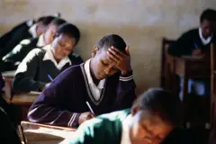 Àwọn akẹ́kọ̀ọ́ tó ń kọ ìdánwò