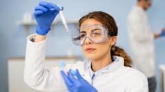 फॉरेंसिक साइंस क्या होती है, इसकी पढ़ाई में क्या होता है, नौकरियां कहां लगती हैं?