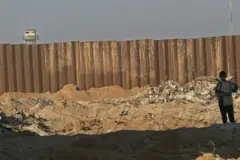 مصر حذرت إسرائيل مع بدء الحرب من تنفيذ أي عمليات أو أنشطة عسكرية في المنطقة العازل. 