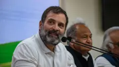 ராகுல் காந்தி மீதான தகுதி நீக்கம் ரத்து செய்யப்பட்டதை அடுத்து நாடாளுமன்றத்தில் அவர் பங்கேற்றார் .