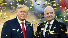 Трамп и Инфантино под золотым дождем конфетти