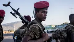 Askari Koofi guduud ah oo ka tirsan cidamada dowladda dhexe