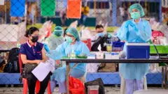 Thái Lan: Sáu người bị 'giống đột quỵ' sau khi tiêm vaccine Covid của TQ