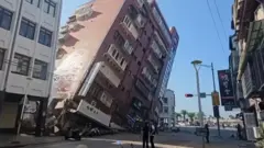 আংশিক ধ্বসে পড়া একটি ভবন