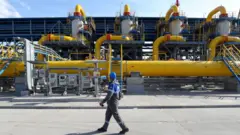 ரஷ்யாவிலிருந்து வரும் Nord Stream 2 பைப்லைன் செயல்பாட்டுக்கு வருவதை ஜெர்மனி தடுத்துள்ளது