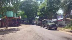 রোববার যেই রামসু বাজারে সহিংসতা হয়েছে, সেখানকার চিত্র। দোকানপাট বন্ধ।