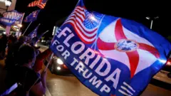 "Флорида за Трампа" написано на флаге