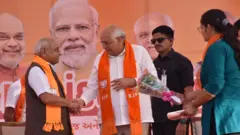 નીતિન પટેલ ગુજરાત : સ્થાનિક સ્વરાજ્યની ચૂંટણી પહેલાં જ ભાજપે ત્રણ નગરપાલિકાઓ બિનહરીફ કેવી રીતે જીતી બીબીસી ગુજરાતી ગુજરાત કૉંગ્રેસ આપ આમ આદમી પાર્ટી