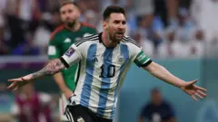 'মেসি মোমেন্ট' আর্জেন্টিনাকে বিশ্বকাপে টিকিয়ে রাখলো 