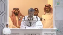 با وجود انتقادها محمد العیسی خطبه‌های حج را ایراد کرد