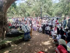 Namoota yeroo muka jalatti dhibaafatan