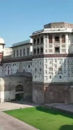 شاہی قلعے کی دیوار